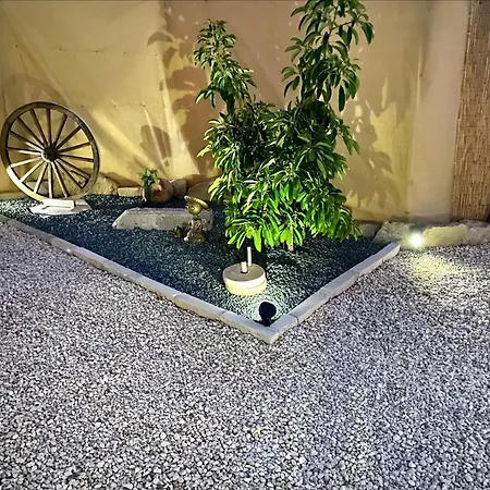 مكان تخييم Nefeli's Dollhouse Caravan 3 Minutes From Geroskipou