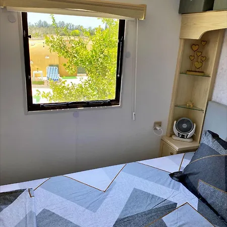 مكان تخييم Nefeli's Dollhouse Caravan 3 Minutes From Geroskipou