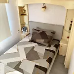 Nefeli's Dollhouse Caravan 3 Minutes From *