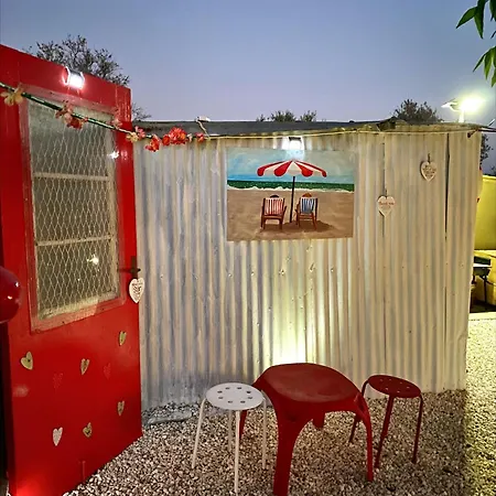 Nefeli'S Dollhouse Caravan 10 Minutes From Paphos Airport Κάμπινγκ *