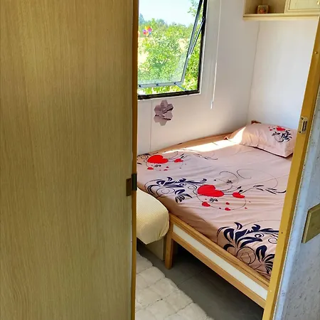 Nefeli's Dollhouse Caravan 3 Minutes From Campsite *