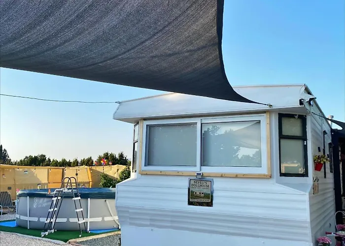 Nefeli's Dollhouse Caravan 3 Minutes From Kemping