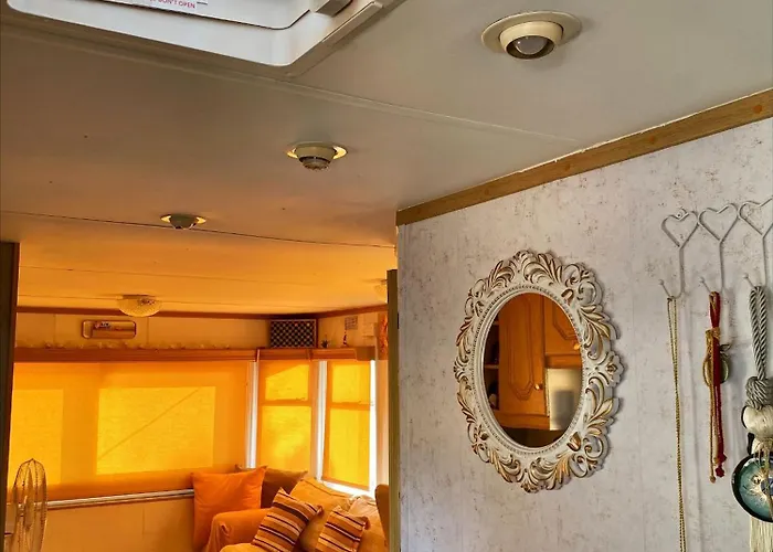 Nefeli's Dollhouse Caravan 3 Minutes From Geroskipou