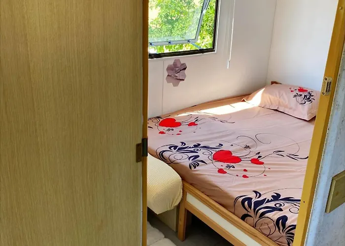 Nefeli's Dollhouse Caravan 3 Minutes From Camping *