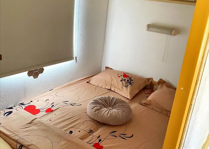 Nefeli's Dollhouse Caravan 3 Minutes From *